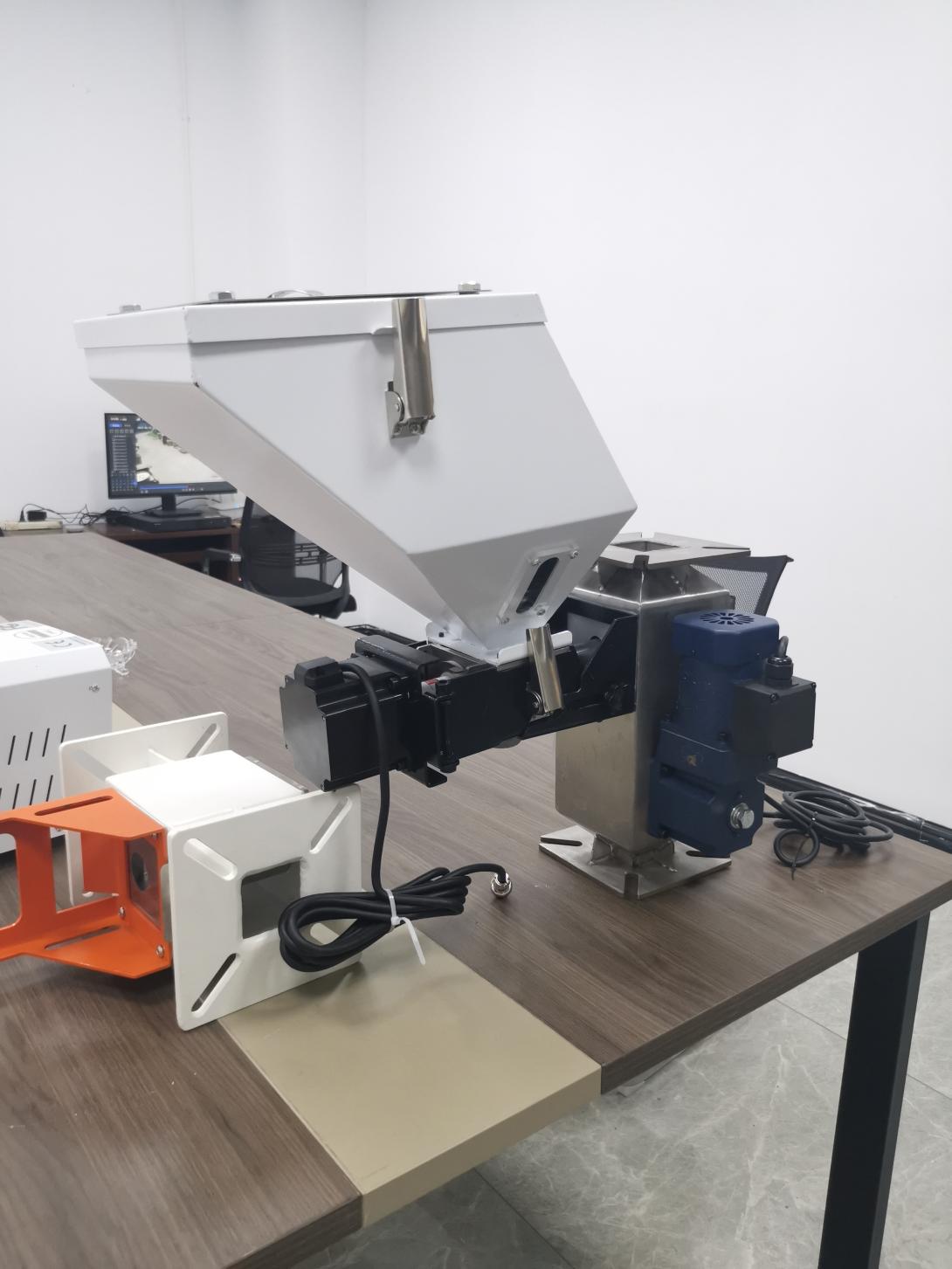 Metrological masterbatch mixer